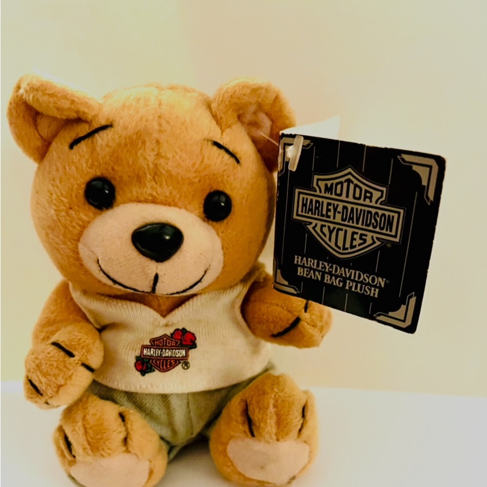 This is a Vintage 1998 Harley-Davidson Plush Bear wTags. There is light wear.